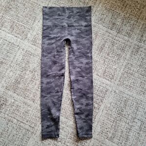 Spanx Look at‎ Me Now Seamless Leggings Black Camo Size Large